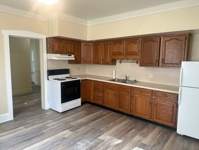 Building Photo - 226 E High St