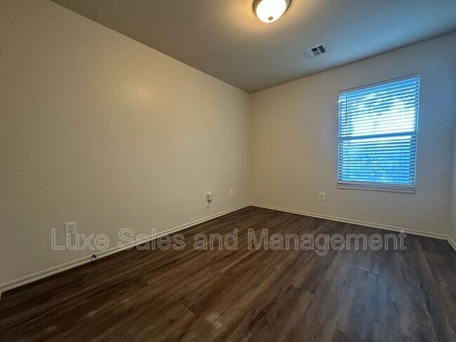 Building Photo - 412 Chalk Hill Ct