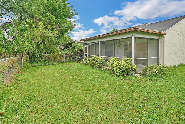 Building Photo - 113 Pinewood Ct