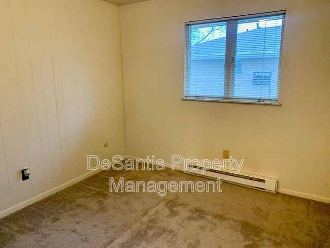 Building Photo - 313 Lunar Ln