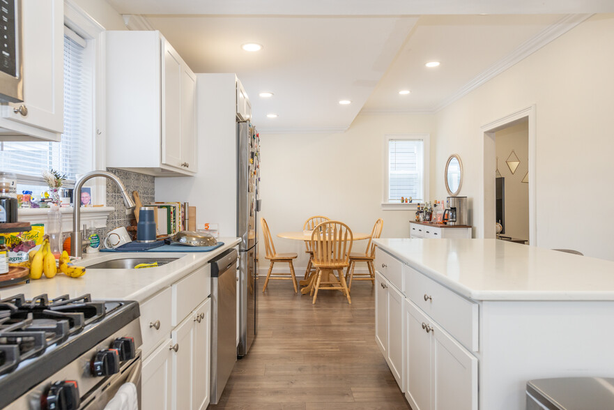 Chef's Kitchen - 49 Greenwood Ave