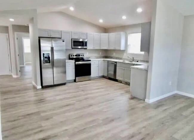 Building Photo - 903 4th St