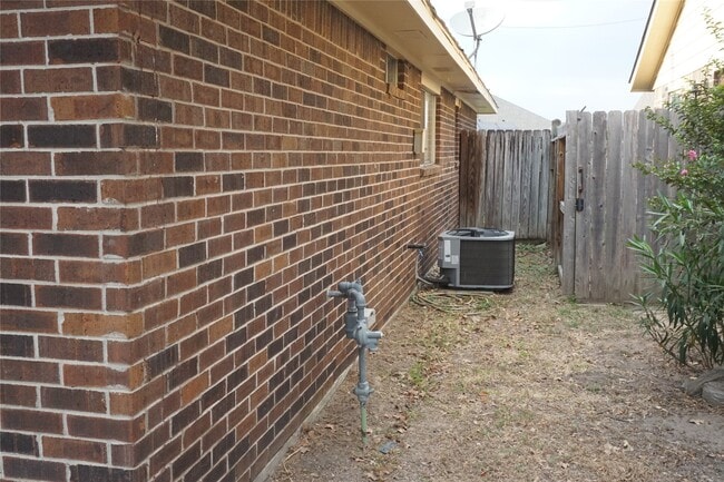 Building Photo - 5022 Fox Hollow Blvd