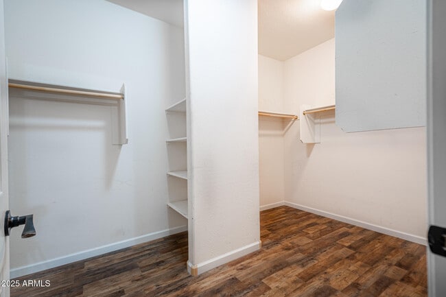 Building Photo - 18433 W Sunnyslope Ln