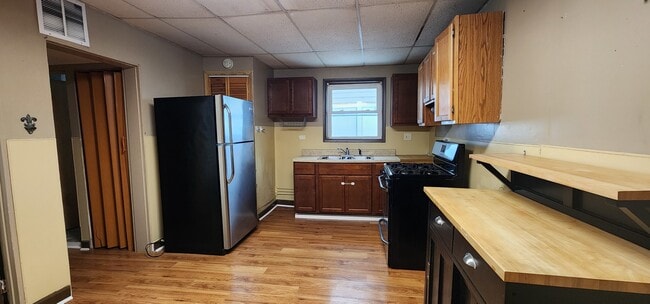 Building Photo - 5717 W Eddy St