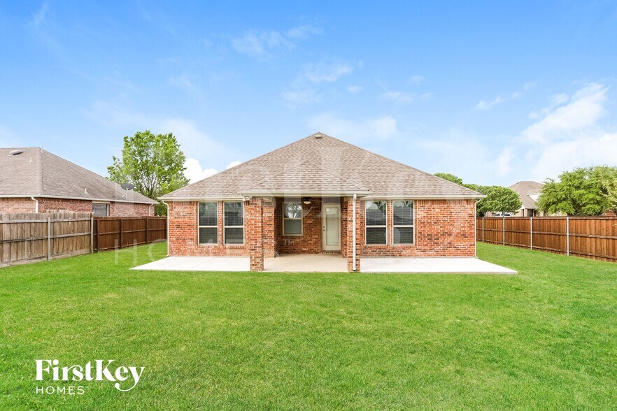 Building Photo - 1001 White Porch Ave