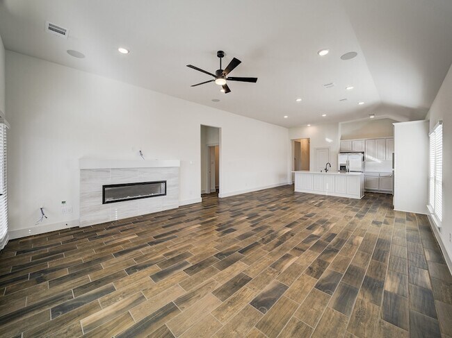 Building Photo - 3401 Riverlawn Dr