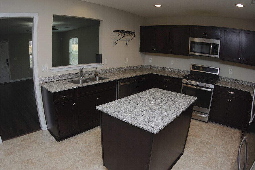 Building Photo - 129 Vermillion Dr