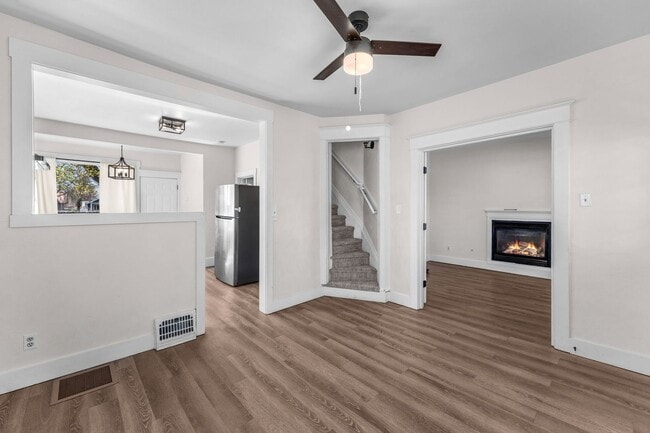 Building Photo - Great Location! Northtown Charmer!