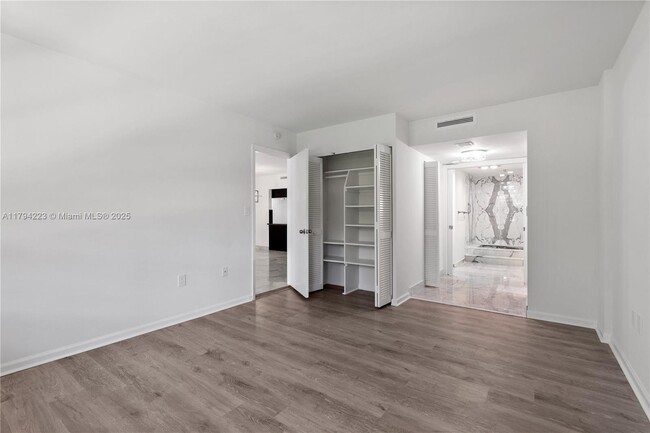 Building Photo - 155 Ocean Ln Dr