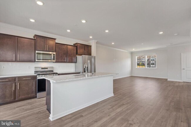 Building Photo - 16649 Green Glade Dr