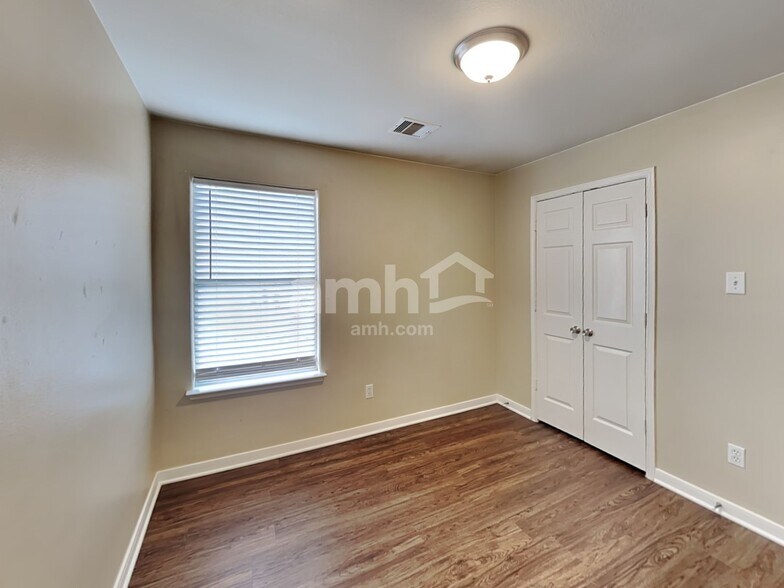 Building Photo - 28926 Village Creek Loop