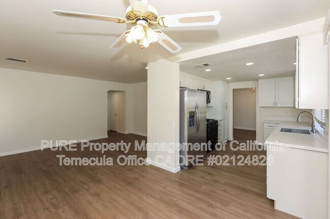 Building Photo - 39625 Almansa Ct