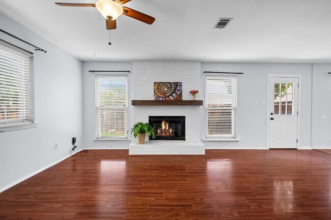 Building Photo - 1524 Briarcrest Dr