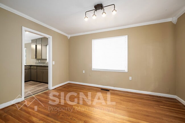 Building Photo - 1156 Skyline Dr