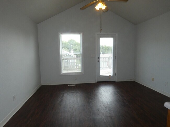 Building Photo - 275 Hazel Ct