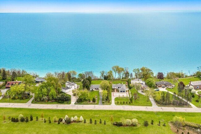 Building Photo - 12650 N Lake Shore Dr