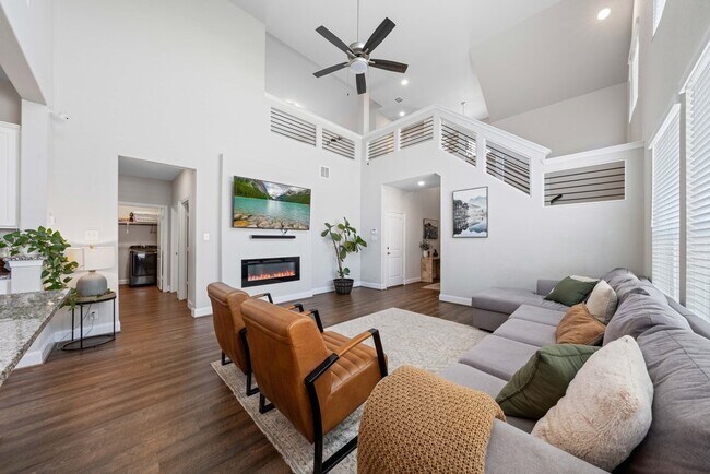 Building Photo - Spacious 4-Bed Oasis with Pool Access & Modern Upgrades in New Braunfels