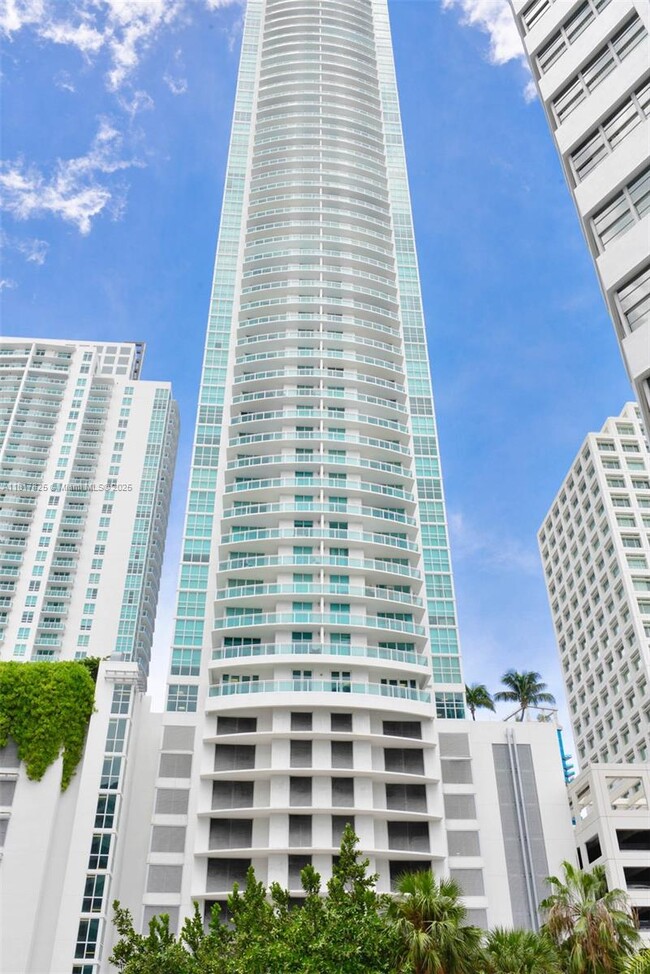 Building Photo - 950 Brickell Bay Dr
