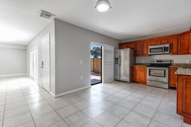 Building Photo - 117 1st Way