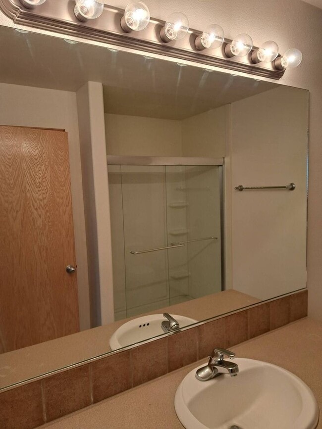 Building Photo - Single Level 3 Bed/2 Bath Home in SE Bend - Conifer Ave