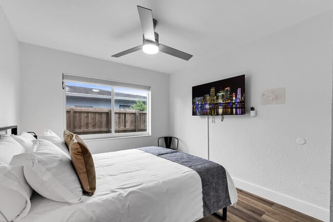 Building Photo - 3151 NW 69th St