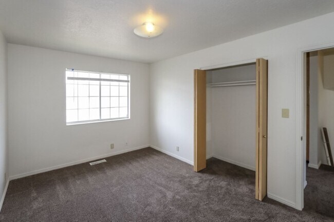 Building Photo - 3 Bedroom / 2 Bath Home in Bountiful!
