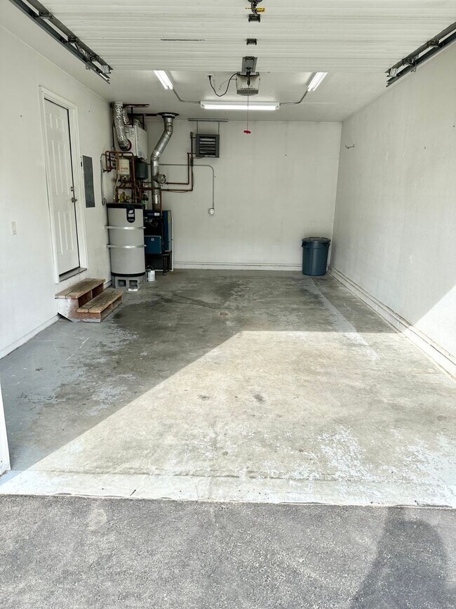 Building Photo - 4 bedroom Home for Rent in North Pole!