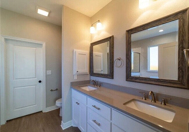 Building Photo - 2 story custom home  Available 9/24/25