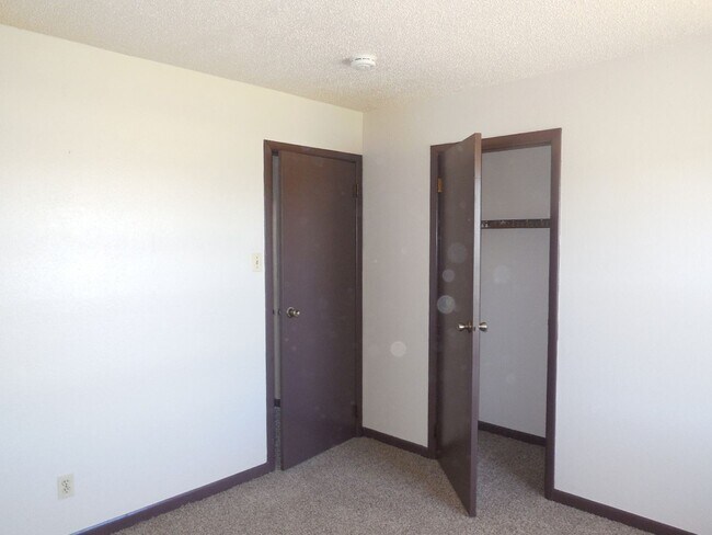 Building Photo - 46 Bellevue Dr
