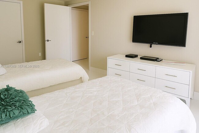 Building Photo - 250 Sunny Isles Blvd