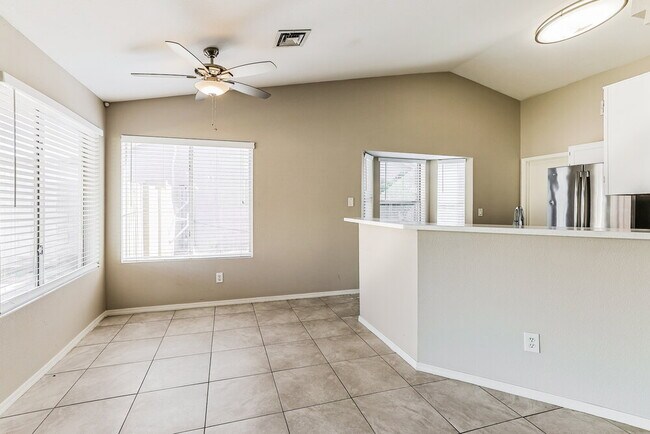 Building Photo - 8746 W McLellan Rd