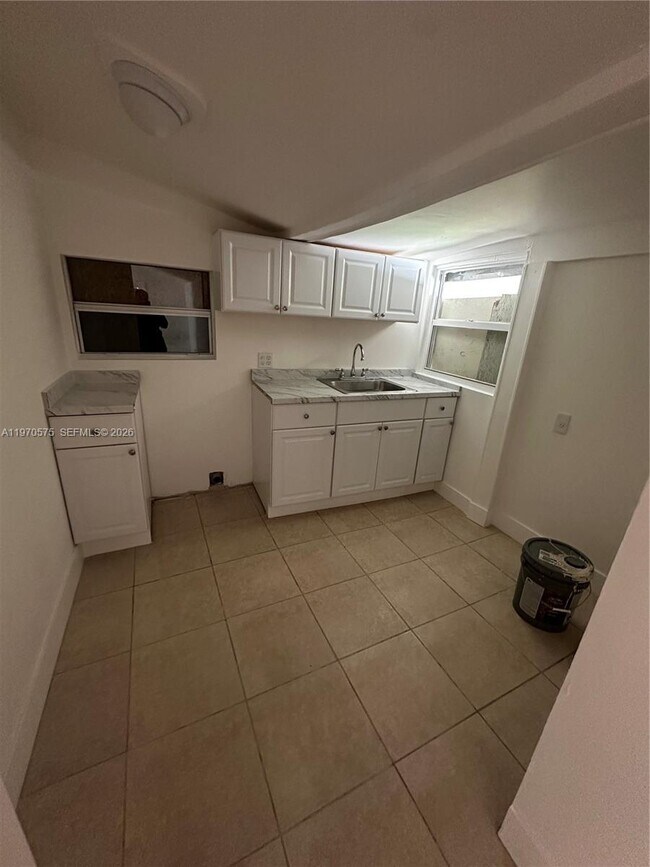 Building Photo - 1919 SW 2nd St