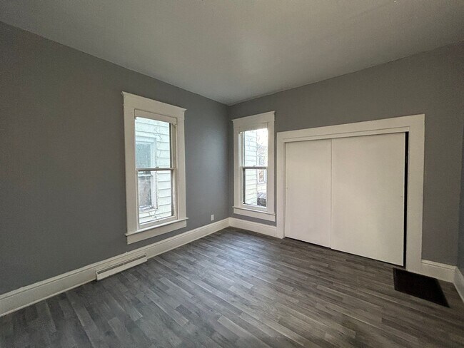 Building Photo - 323 Sherman St