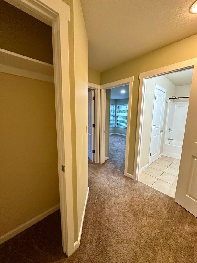 Building Photo - K1021