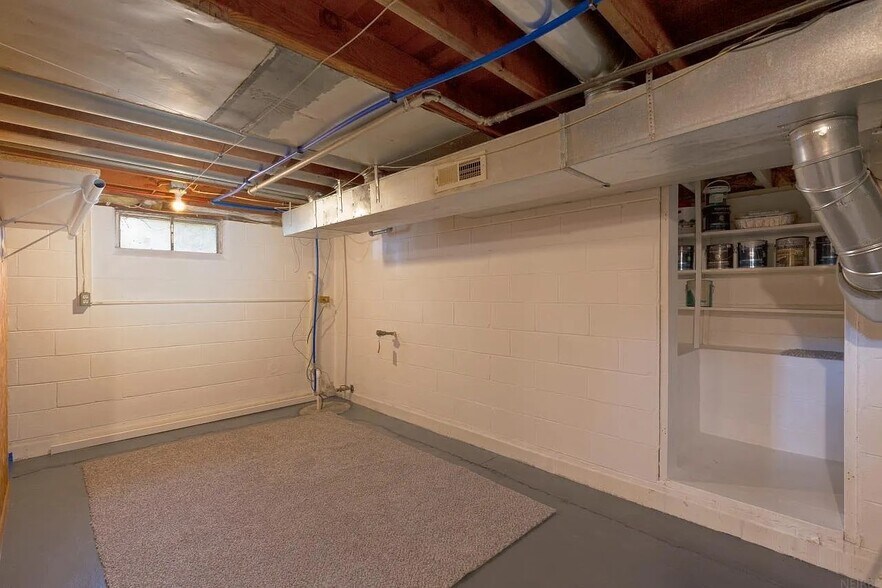 Building Photo - 241 Carrington Ave