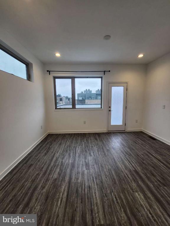 Building Photo - 3129 Beachview Ln