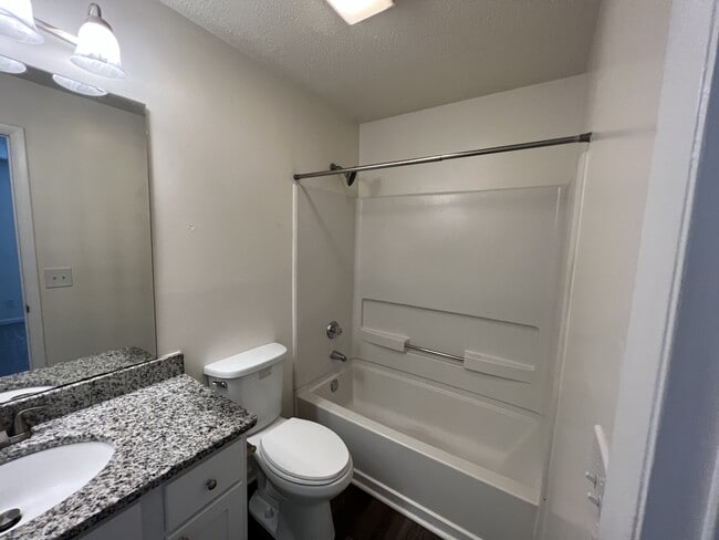 Building Photo - 11 Hamiltons Bay Ct