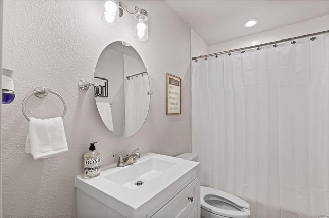 Building Photo - 423 E Morton St