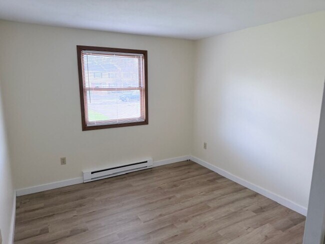 Building Photo - 3 Bedroom, Cortland