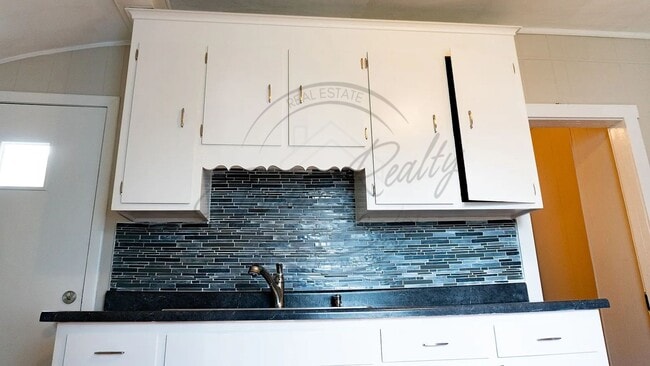 Building Photo - Charming 3-Bedroom Home with a Basement in...