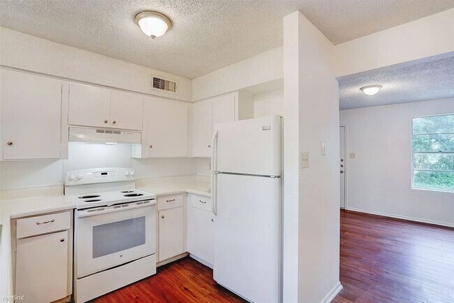 Building Photo - 714 Martindale Rd