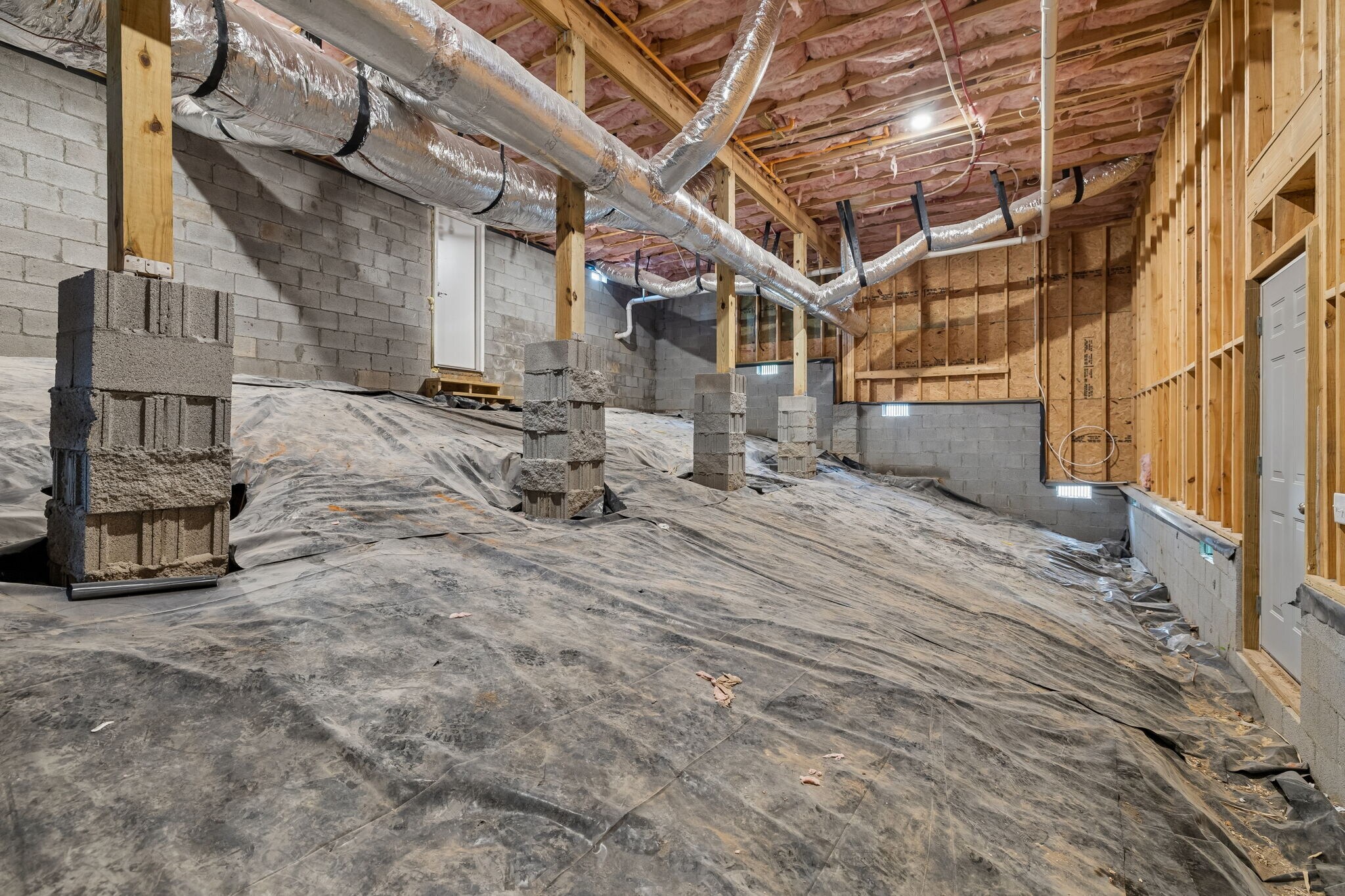 Building Photo - 553 Skyview Dr