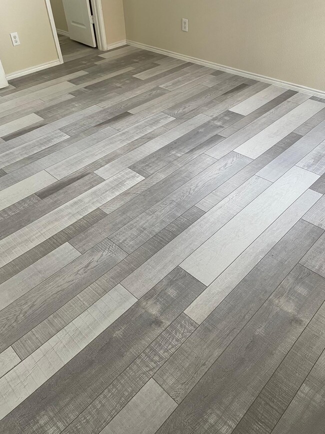 Building Photo - 6325 Cedar Falls Dr