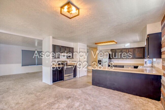 Building Photo - 706 Buzianis Way