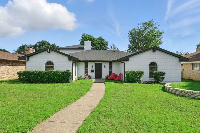 Building Photo - Luxury 5-Bedroom Retreat with Pool & Game Room