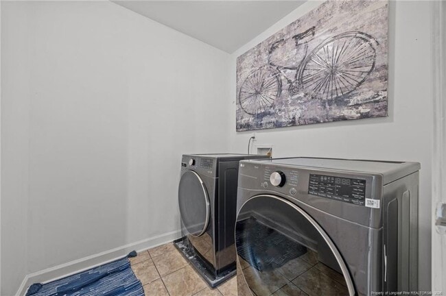 Building Photo - 3825 Barnsdale Dr