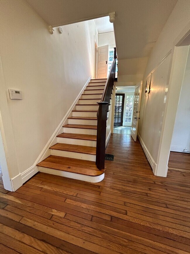 Building Photo - North AVL -  Renovated Arts & Crafts Cottage