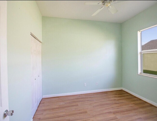 Building Photo - 787 SE Evergreen Terrace