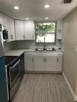 Building Photo - 9353 Fontainebleau Blvd